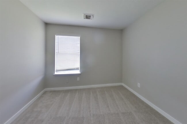 Building Photo - 16507 Lazy Ridge Rd