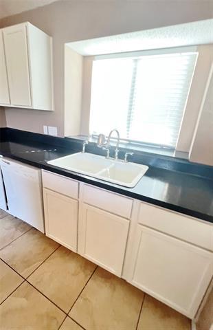 Building Photo - 801 Parker Dr