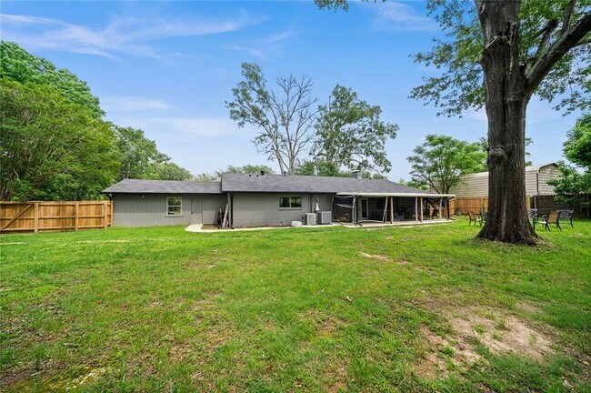 Building Photo - 11142 County Rd 2206