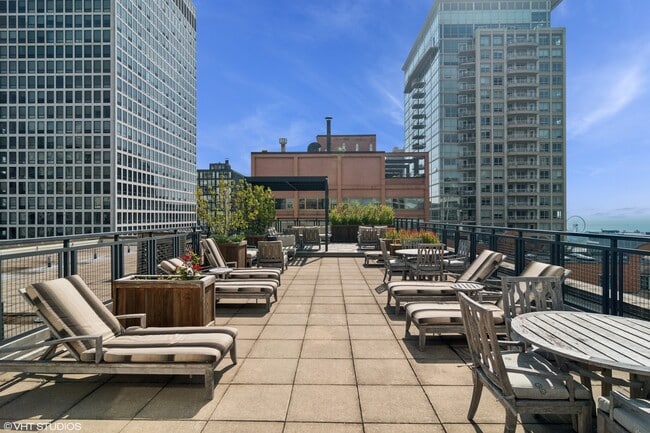 Building Photo - 850 N Dewitt Pl
