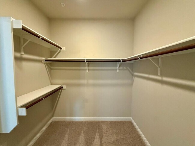 Building Photo - 6814 E Riverside Dr