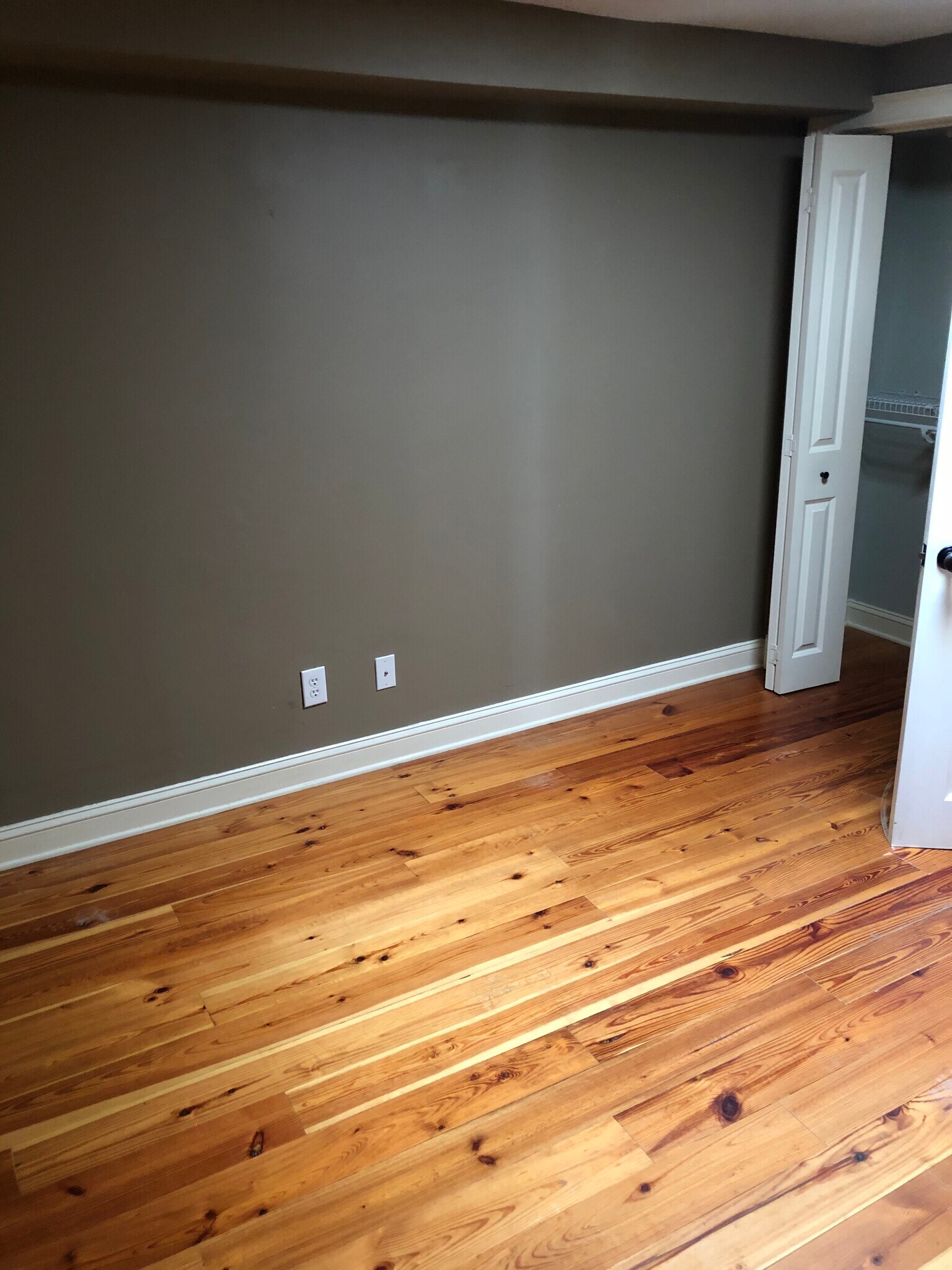 Building Photo - 377 King St