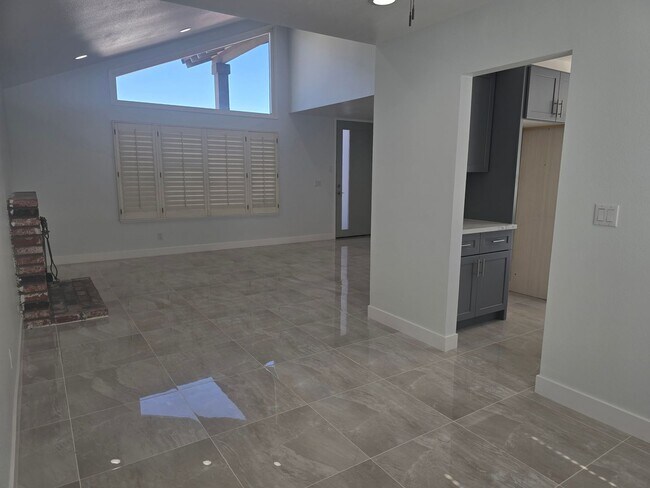 Building Photo - Fully Remodeled 4-Bedroom, 3-Bath Rental Home in Prime Fountain Valley Location