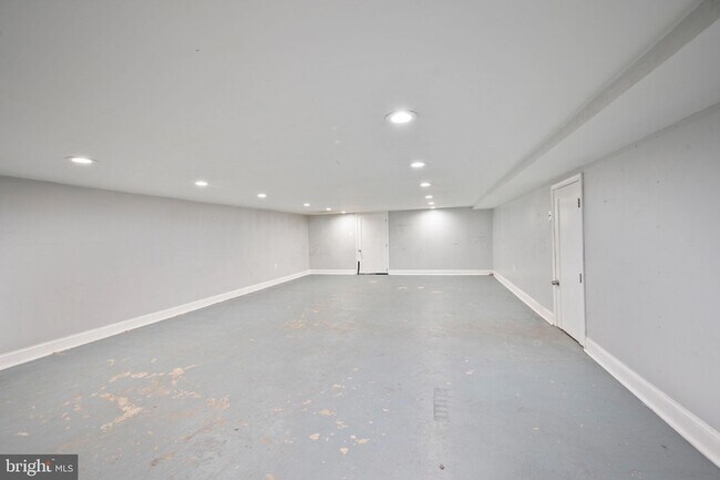 Building Photo - 807 Eastern Blvd