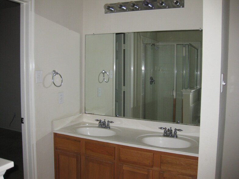 Building Photo - 221 Pagoda Dr
