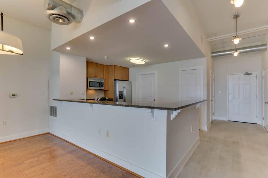 Building Photo - 123 College Pl