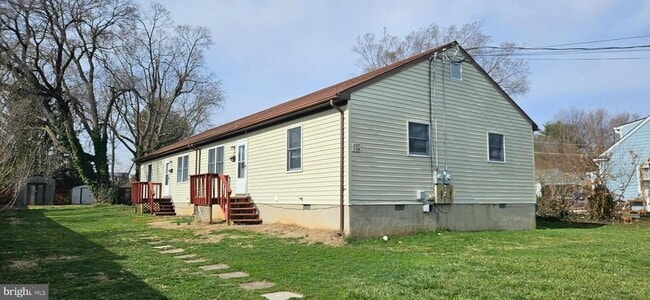 Building Photo - 207 Walnut St