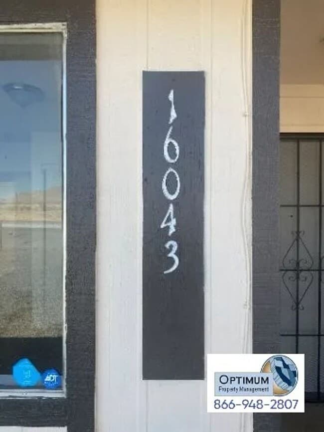 Building Photo - Charming 3-Bedroom Home with Large Backyard & Fenced Front Yard