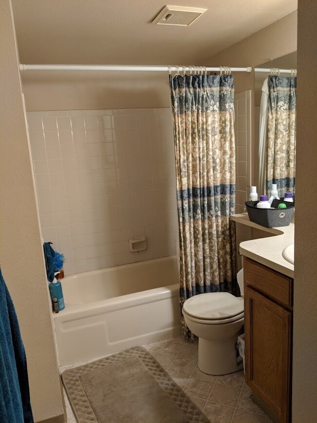 Building Photo - Adorable 1BR/1BA in Lowry Neighborhood! AV...