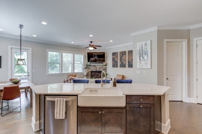 Building Photo - 1450 Edgebrook Ct NE