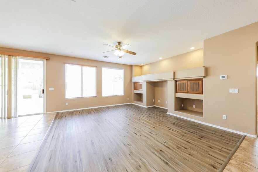 Building Photo - 10574 W Salter Dr