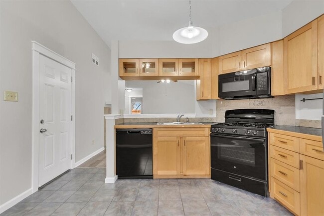 Building Photo - 720 Decker Prairie Dr