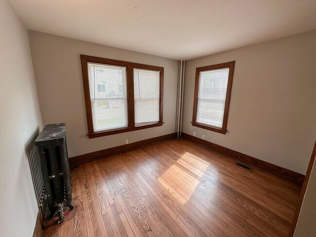 Building Photo - 225 Sheldon Ave