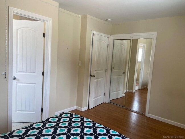 Building Photo - 5442 San Onofre Terrace