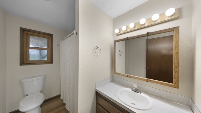 Building Photo - 3 Bed 2.5 Bath - Penn Cove Views - Groups - Pet Friendly - Shed