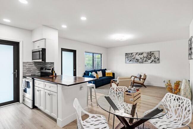 Building Photo - 1634 SW 4th Ave