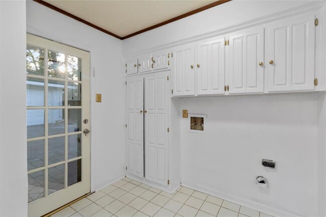 Building Photo - 470 Old Hickory Dr