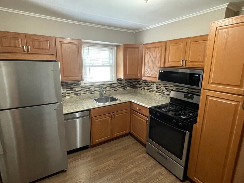Building Photo - 544 Oritani Pl