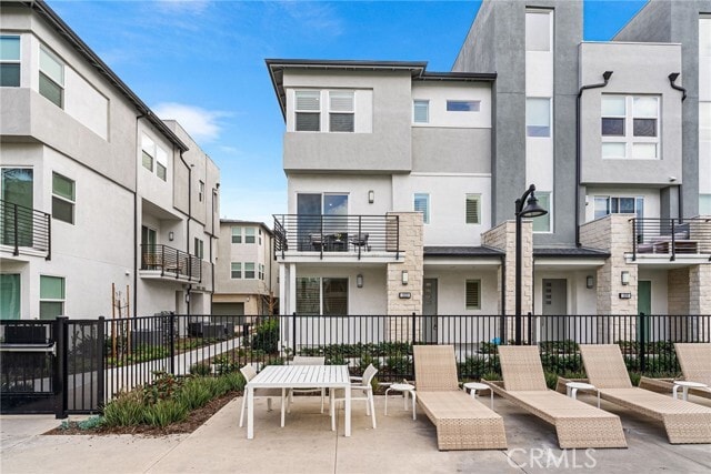 Building Photo - 1323 W Cara Dr