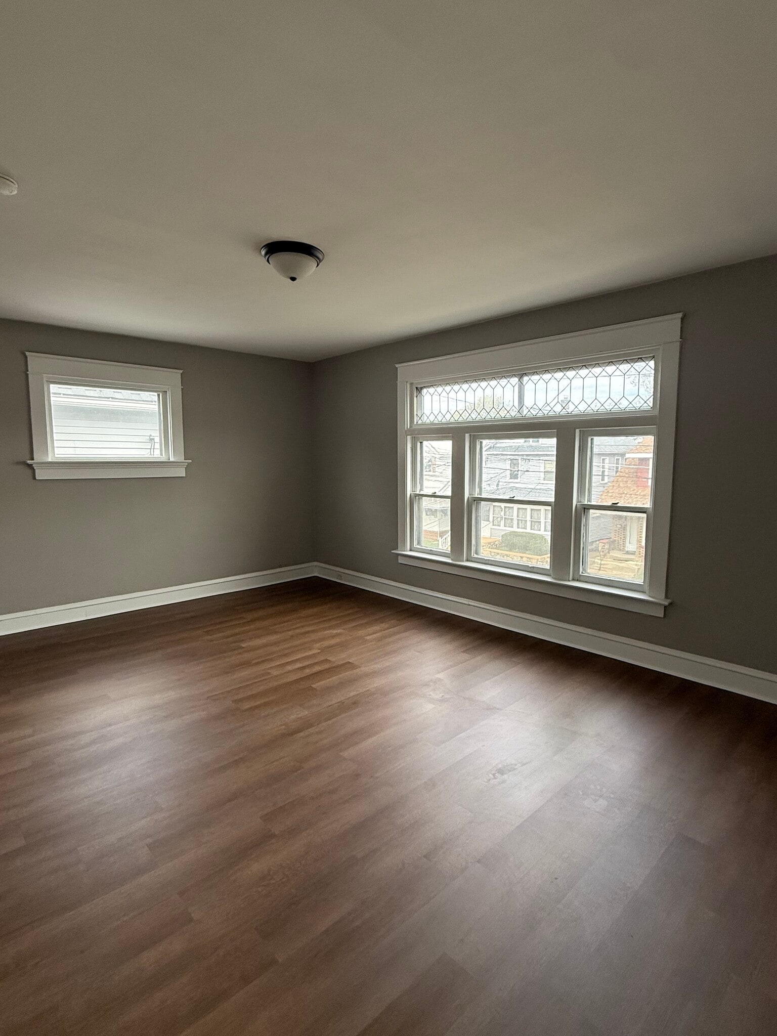 Living room - 225 E 31st St