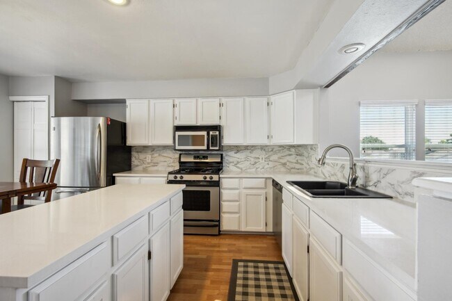 Building Photo - 7950 S Garrison Ct