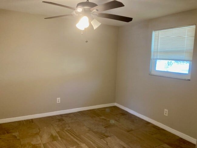 Building Photo - 1 bedroom, 1 bath apartment