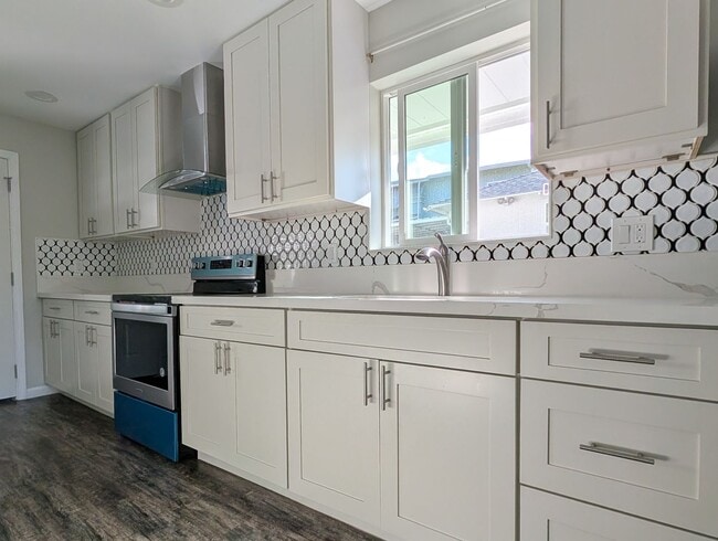 Building Photo - HINA30