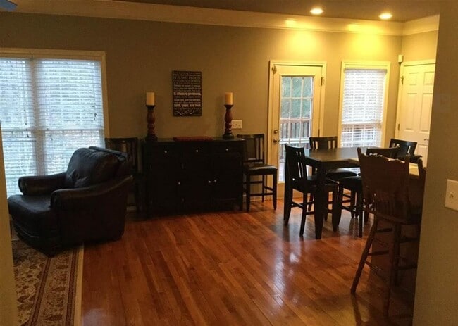 Building Photo - 5 Bedroom in Cedar Bluff Community