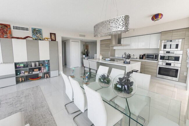 Building Photo - 300 Sunny Isles Blvd