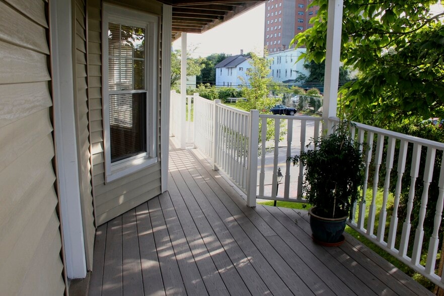 Building Photo - 158 Pearl St