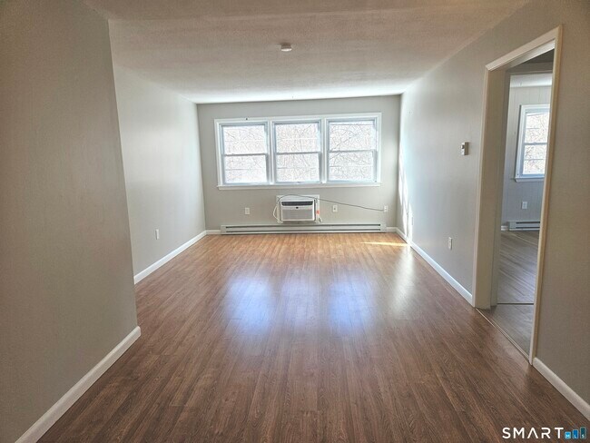 Building Photo - 131 Milford St Ext