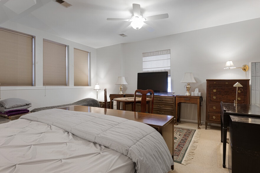 Building Photo - 3512 W Leland Ave