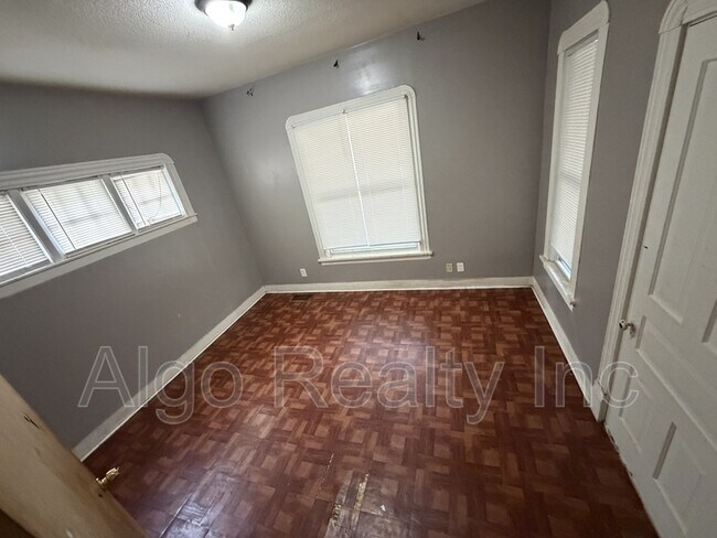 Building Photo - 2647 Fremont Ave N