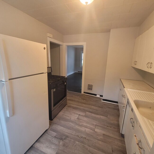 Building Photo - 3219 W 114th St