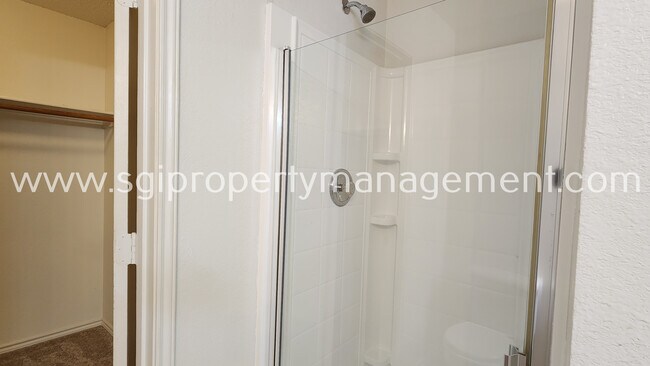 Building Photo - 2604 Bandera Pl