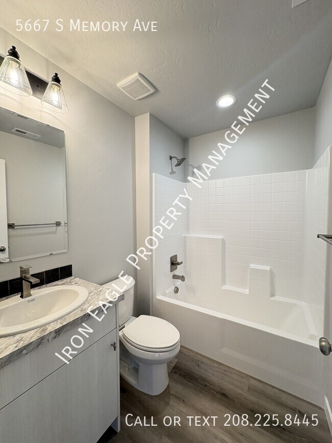 Building Photo - 5667 S Memory Ave