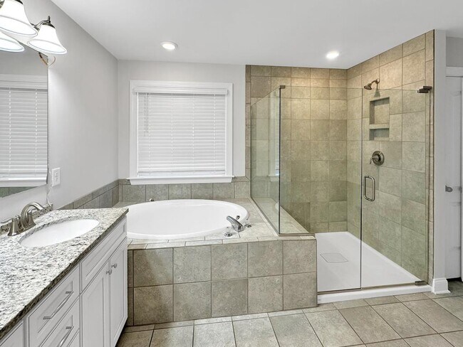 Building Photo - 1102 Dartmouth Dr