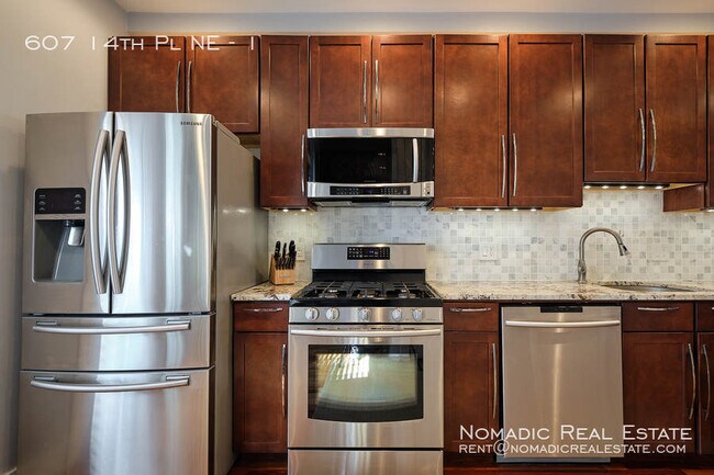 Building Photo - 607 14th Pl NE