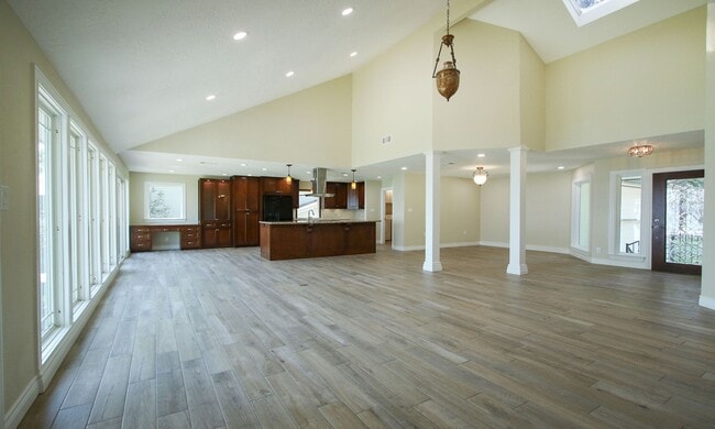 Building Photo - 14535 Diamondhead N
