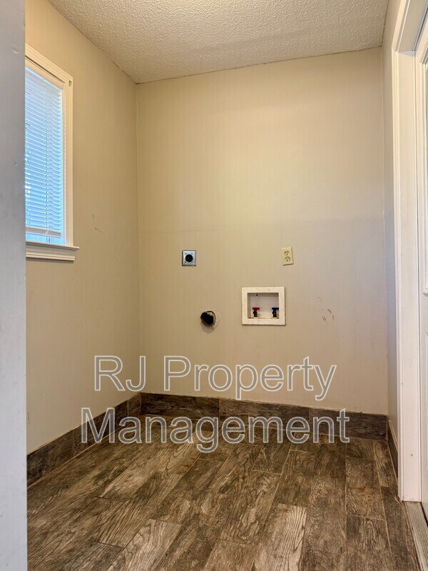 Building Photo - 3086 Estes St