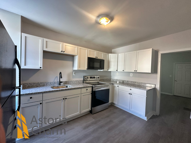 Building Photo - Updated 3 bedroom 1 bath Rowhome with Fenc...