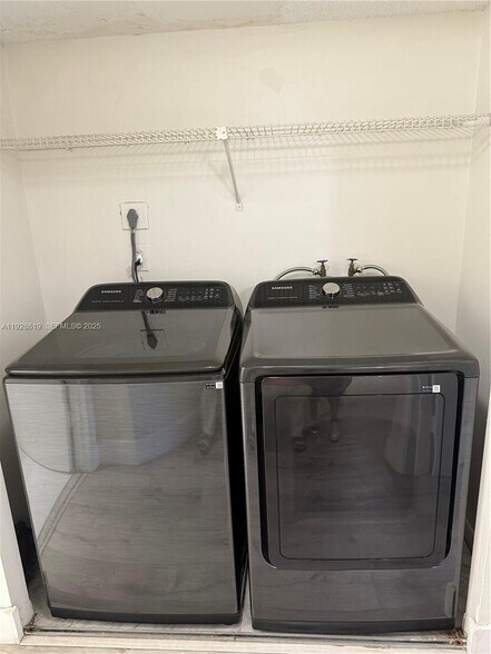 Building Photo - 8353 Lake Dr