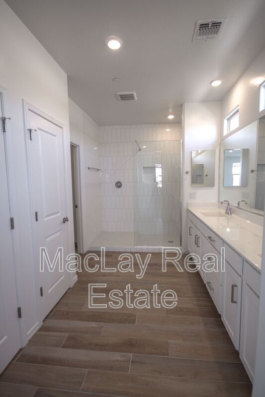 Building Photo - 21326 W Roanoke Ave