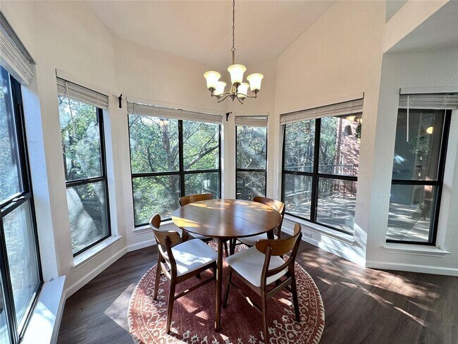 Building Photo - 4711 Spicewood Springs Rd