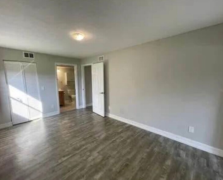 Building Photo - 2650 Oak Park Way