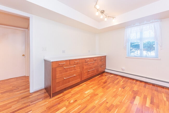 Building Photo - 1915 Geddes Ave