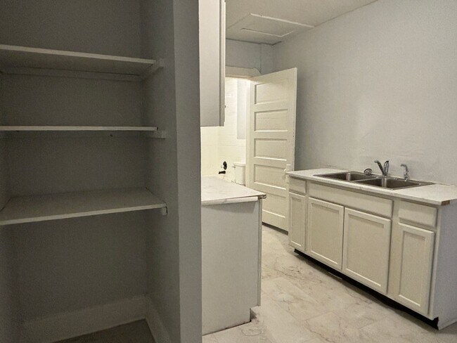 Building Photo - 330 N Arsenal Ave