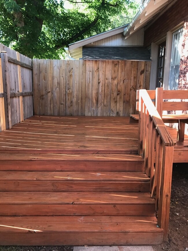 Building Photo - 2 Bedroom Duplex in Riverside!