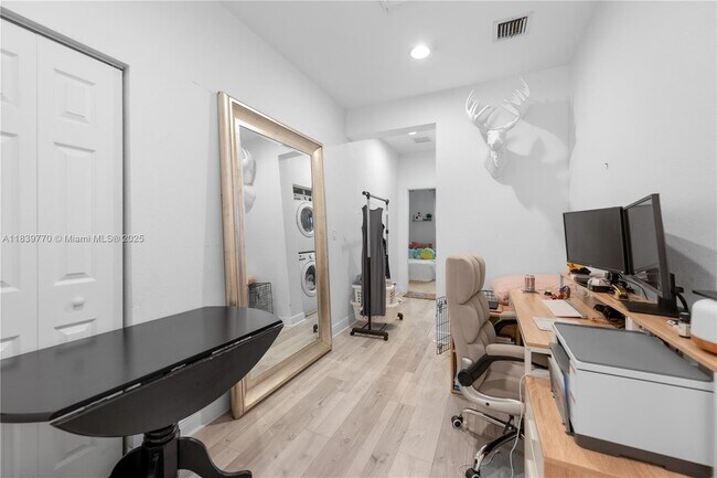 Building Photo - 1030 SW 147th Ave