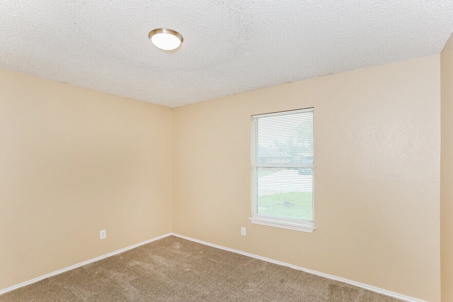 Building Photo - 6306 Twin Maple Ct